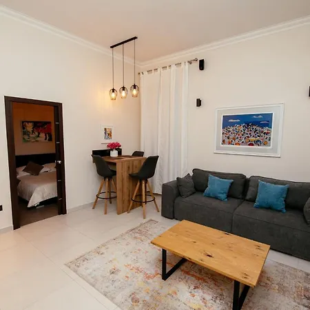 Harbour Deluxe Apartment *