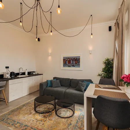 Harbour Deluxe Apartment