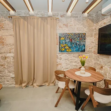 Harbour Deluxe זאדאר